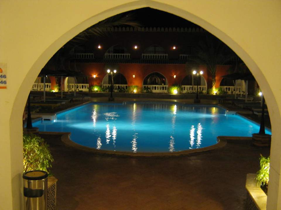 Неакивный бассеин под моими окнами Pickalbatros Alf Leila Wa Leila Resort - Neverland Hurghada