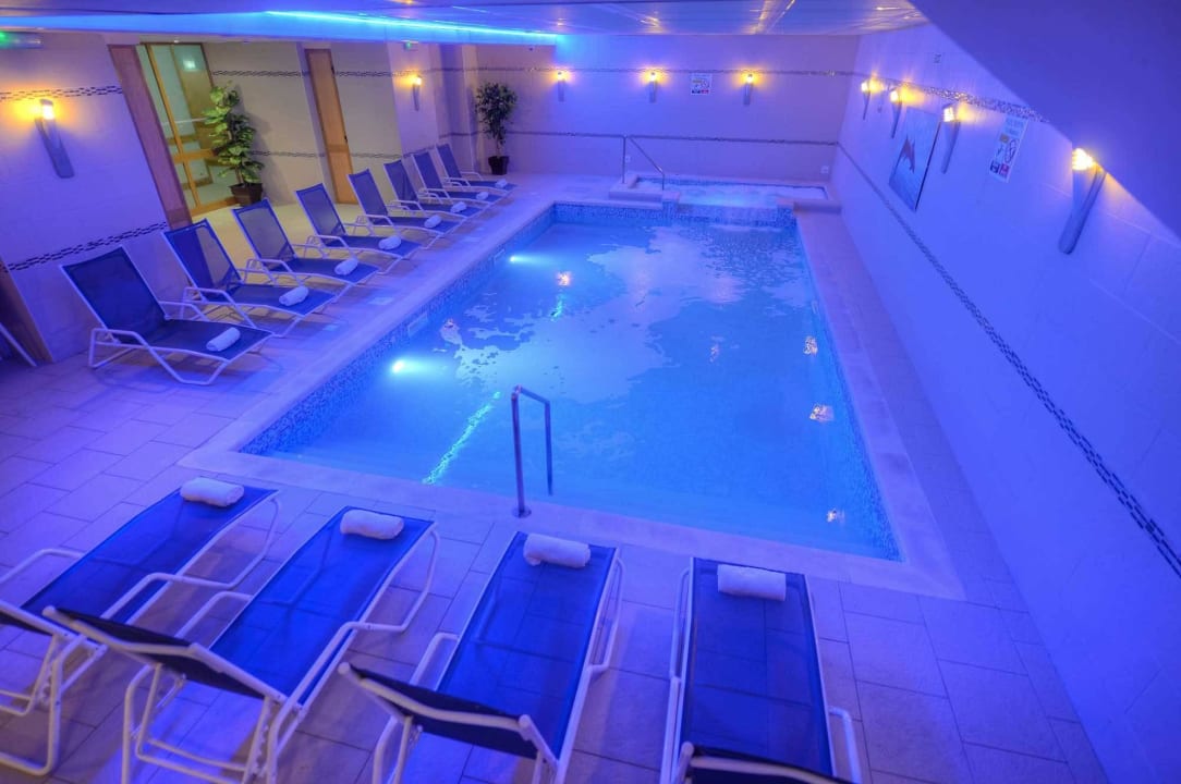 Indoor pool Alexandra Hotel