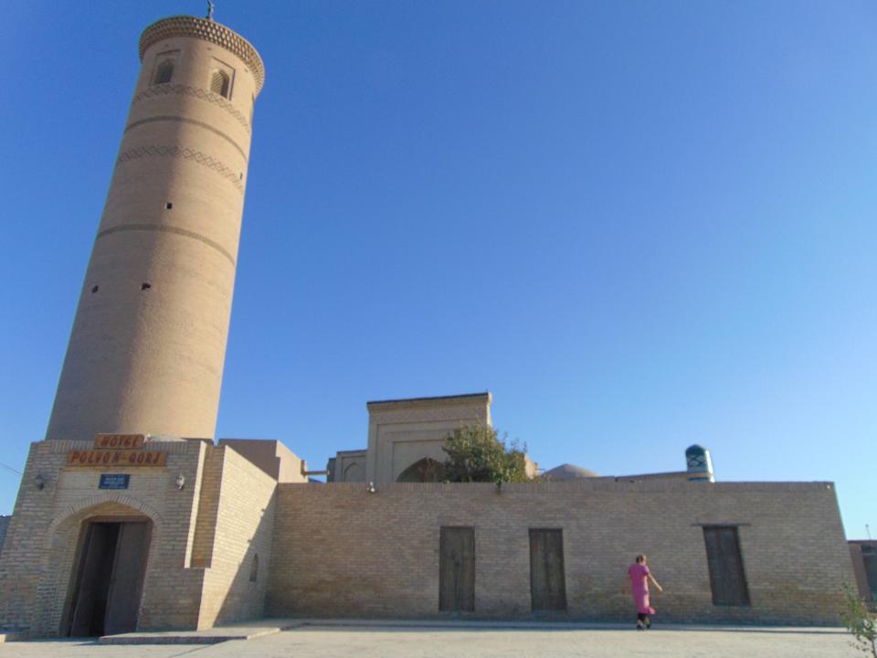 Außenansicht Madrasah Polvon-Qori Boutique