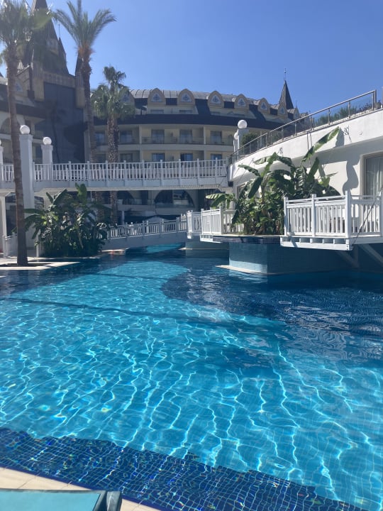 Pool Crystal Prestige Pearl Collection