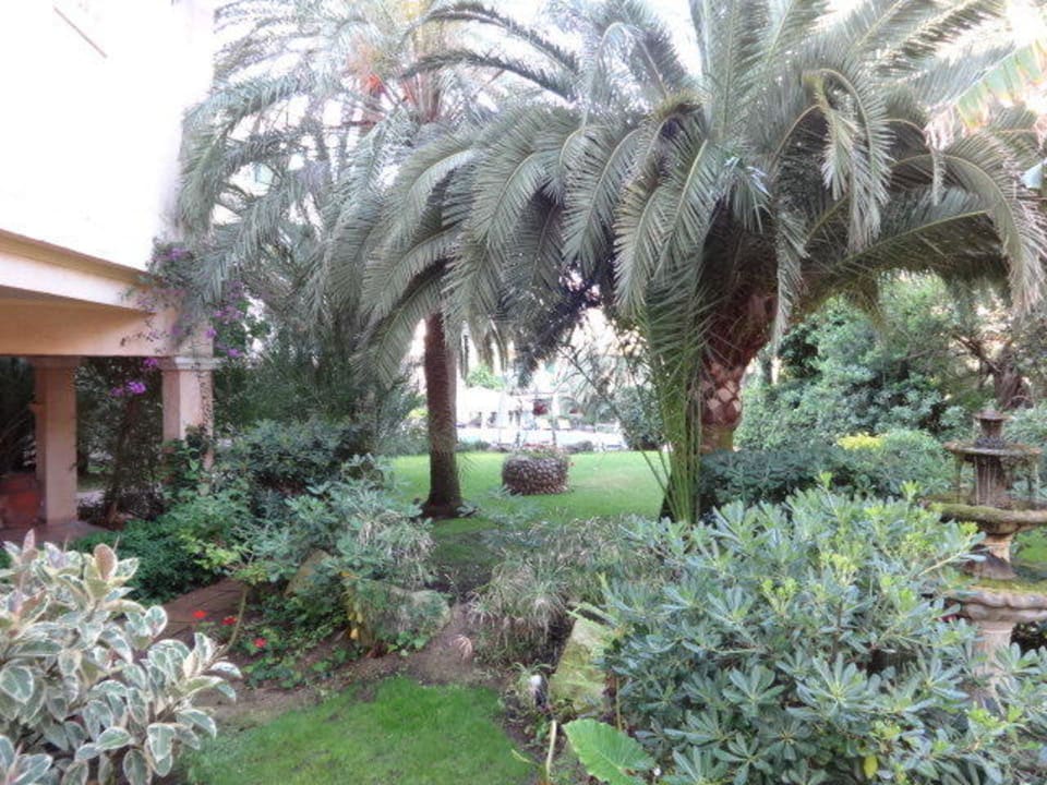 Schöne grüne Gartenanlage Lago Garden