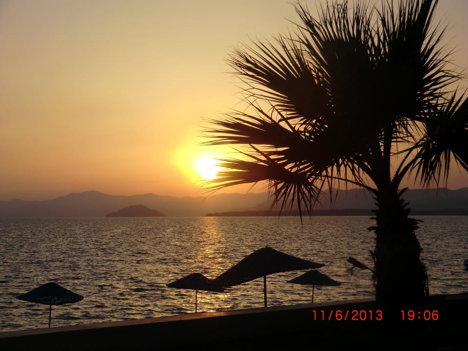 Abendstimmung auf der Hotelterrasse Makri Beach Hotel