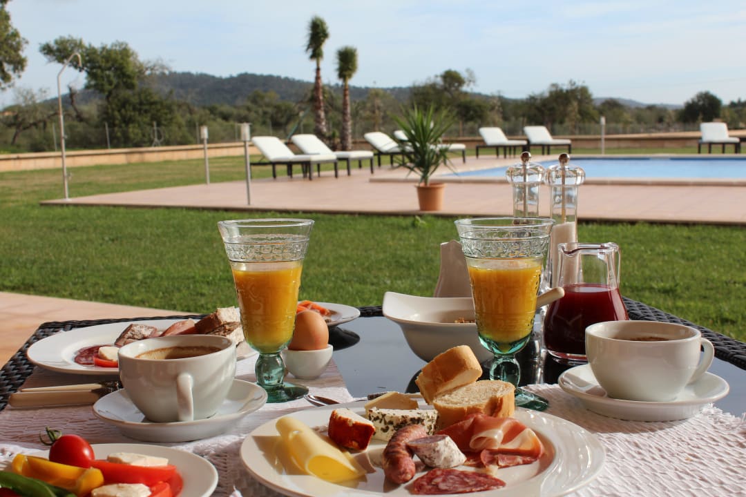 Leckeres, mallorquinisches Frühstücksbuffet Finca Sol y Vida - Agroturismo Son Sampoli