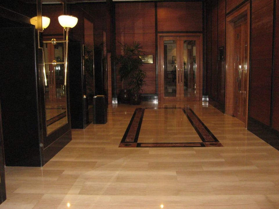 Ebene Rooftop Hotel Trident Hilton