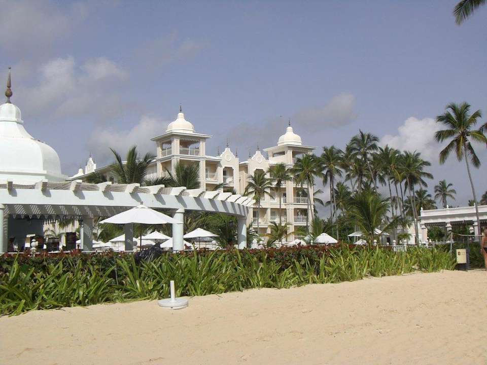 Blick vom Strand aus. Hotel Riu Palace Punta Cana