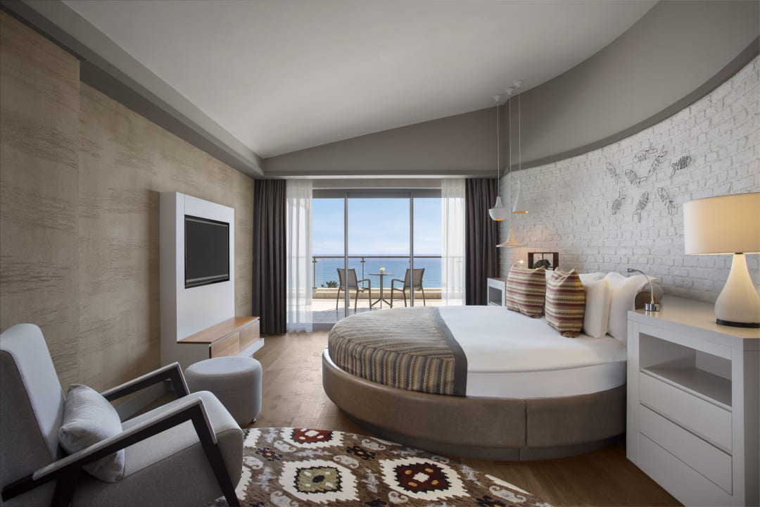 Zimmer Acanthus Cennet Barut Collection