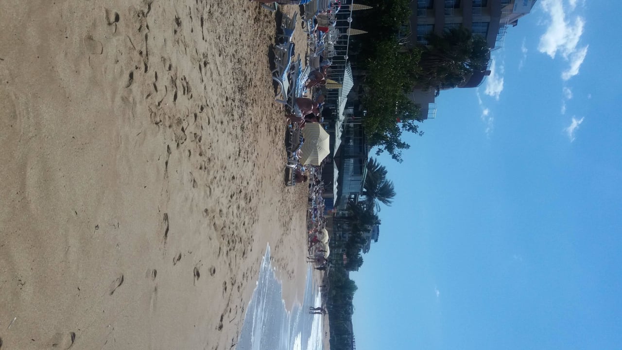 Sehr schmal Aska Hotel Just in Beach