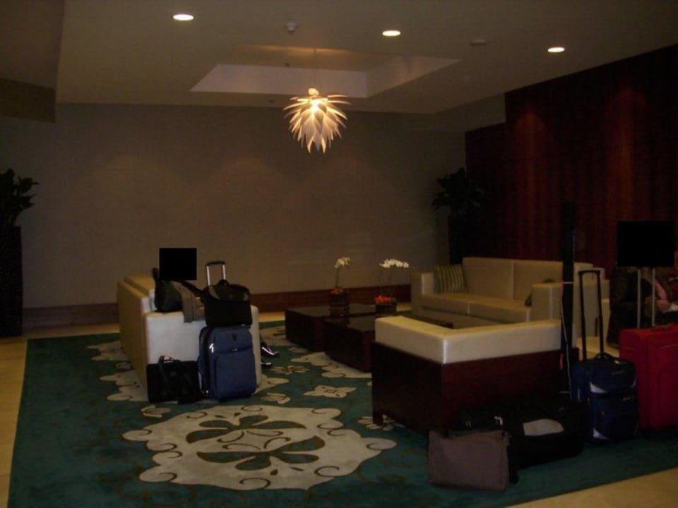 Sitzecke im Eingang Hotel Coast Coal Harbour