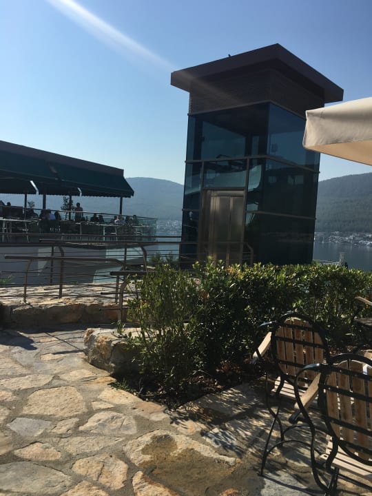 Es gibt Rolltreppen und Aufzüge Titanic Luxury Collection Bodrum