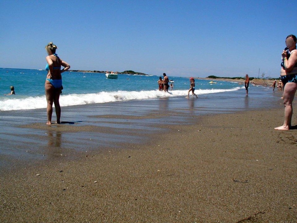 Feiner Kiesstrand beim Ganita Mira Meridia Beach Hotel