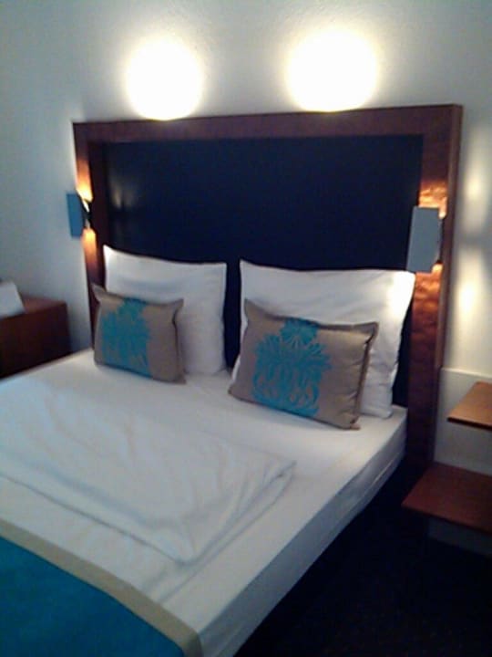 Sehr großes und bequemes Bett Motel One Wiesbaden