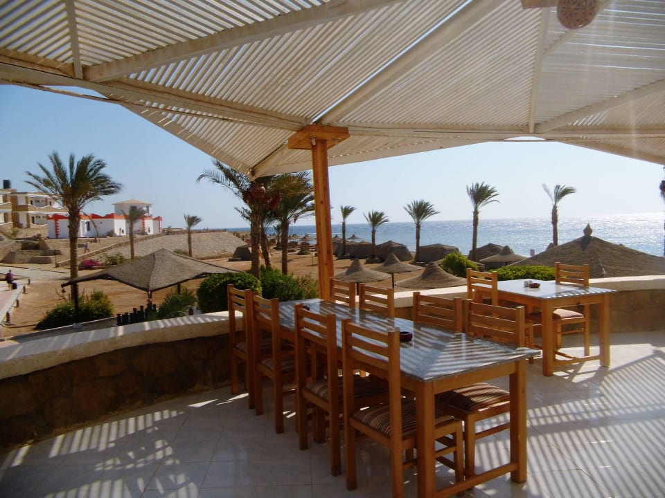 Blick vom Restaurant in die Anlage Hotel Coral Garden