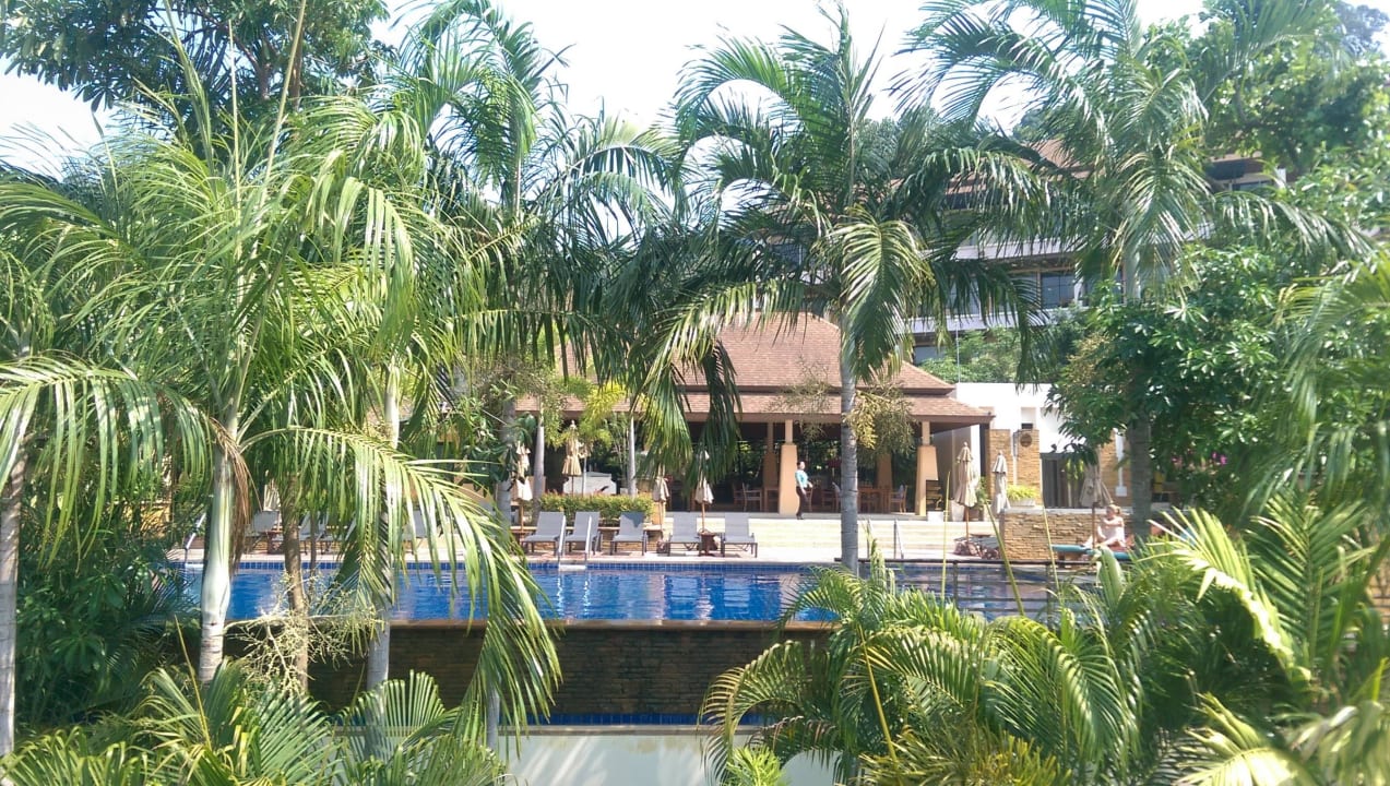 Hotelanlage mit Pool Avani Ao Nang Cliff Krabi Resort