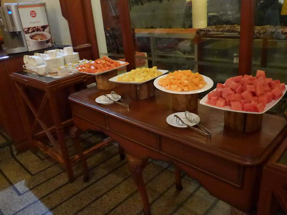Beim Frühstücksbuffet The Gateway Hotel Pasumalai