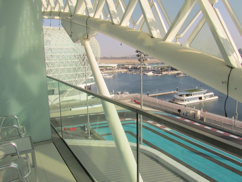 Ausblick Yachthafen und Rennstrecke W Abu Dhabi - Yas Island