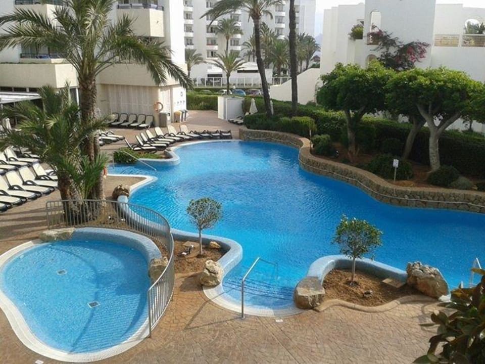 Poolansicht aus dem ersten Stock Hipotels Bahia Grande