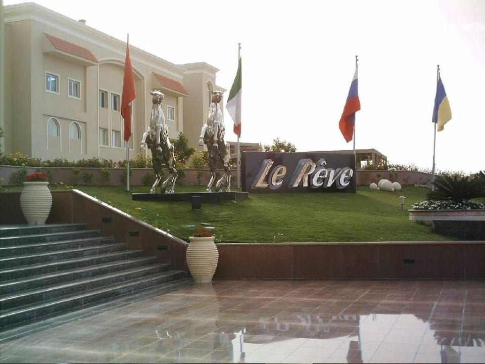 Eingang Hotel Premier Le Reve Hotel & Spa