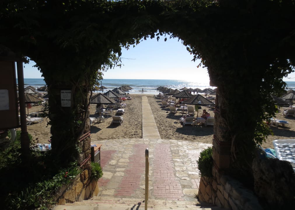 Strand Hotel Defne Garden