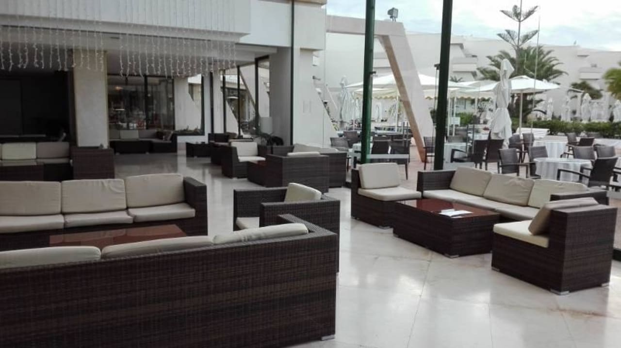 Sitzbereich an der Bar Atlantic Dreams Lanzarote Playa Dorada Resort & Spa