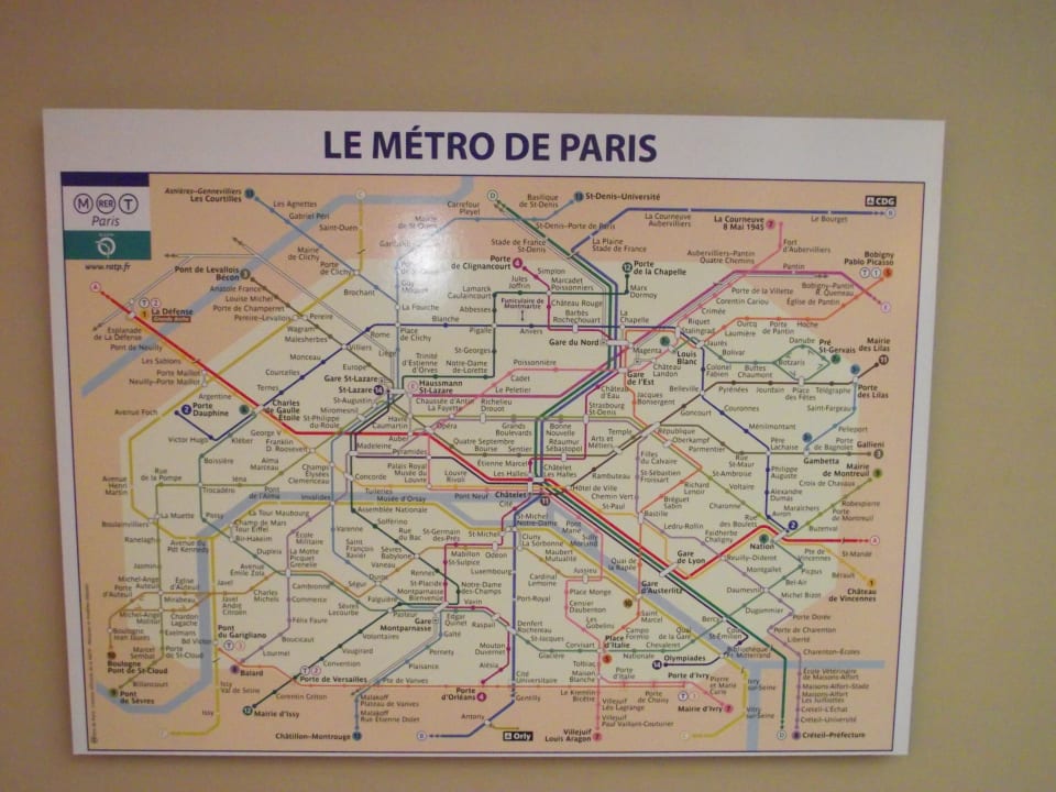 Metroplan in der Lobby Hotel Inn Design Paris Place d’Italie
