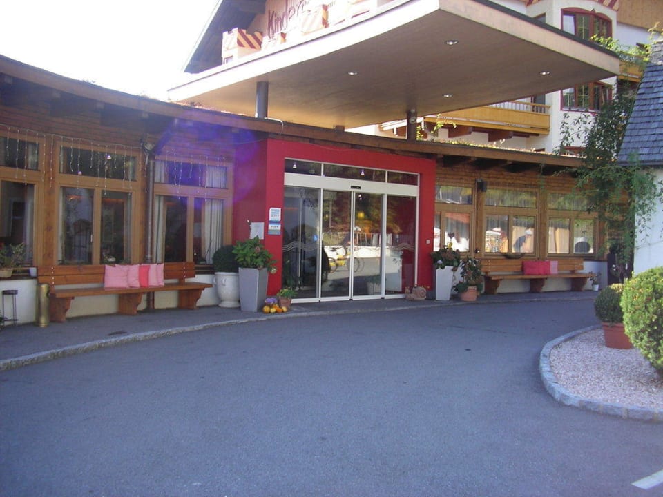Einladener Eingang Familienresort Buchau