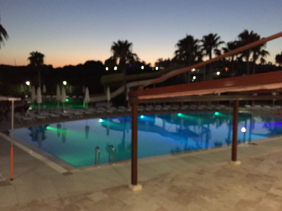 Pool Royal Atlantis Beach Hotel
