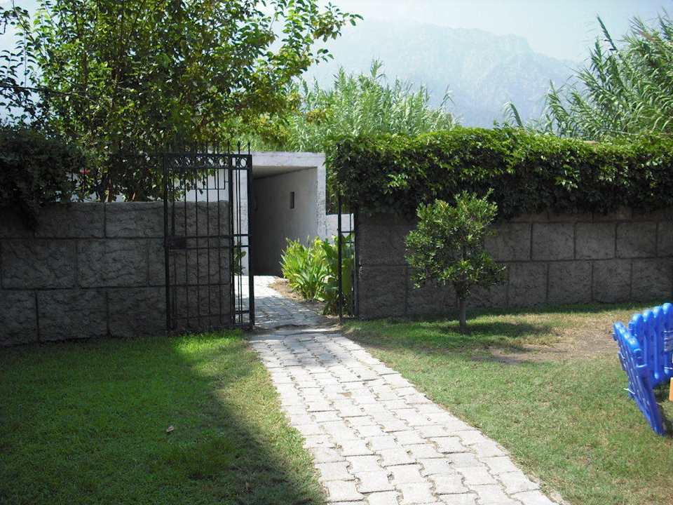 Der Weg  Armas Gül Beach