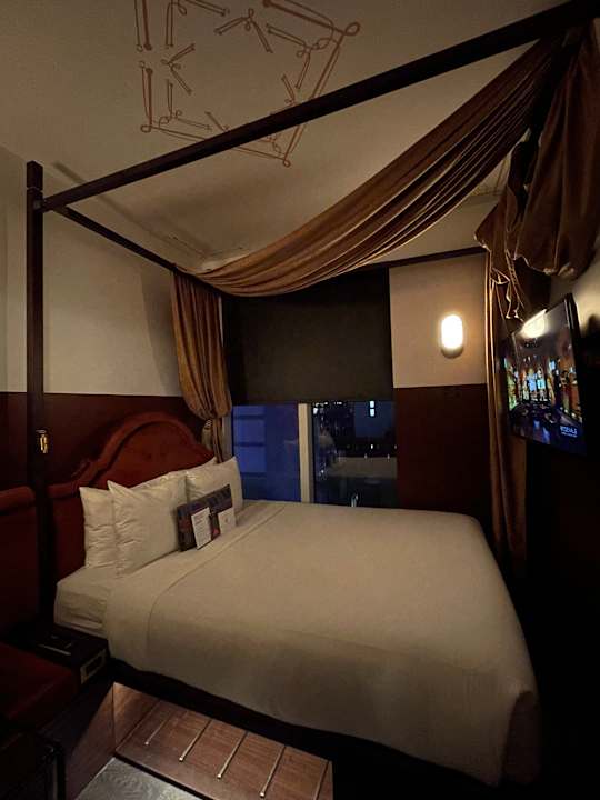 Zimmer CIVILIAN Hotel