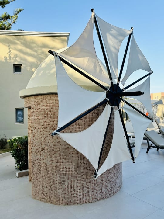 Pool Vantaris Luxury Beach Resort