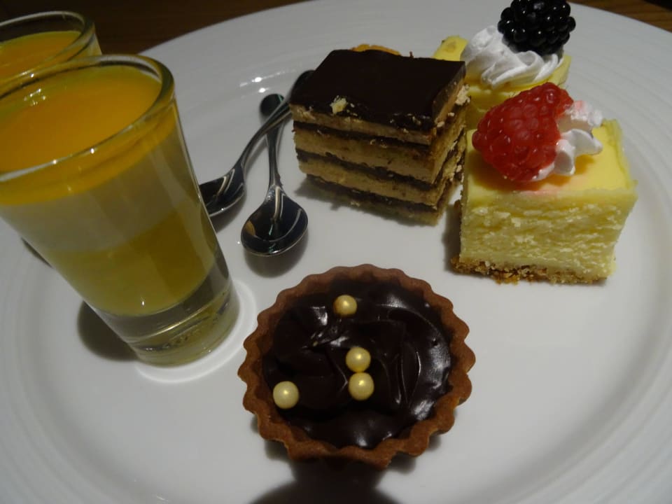 Nachtisch abends Eastin Grand Hotel Sathorn