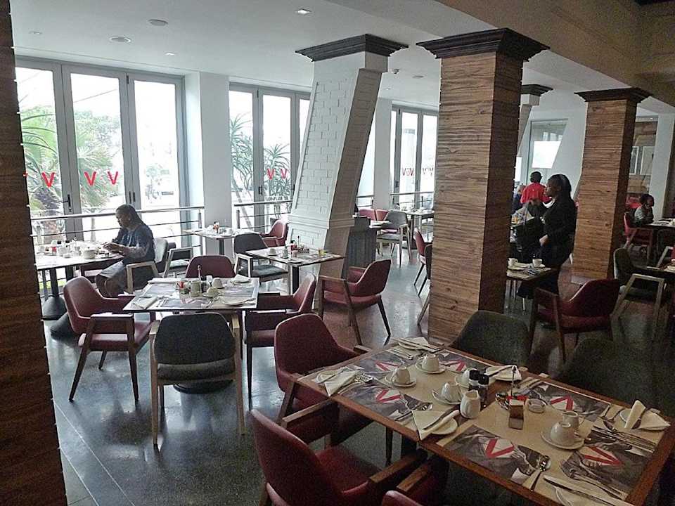 Restaurant beim Frühstück Hotel Southern Sun Maharani