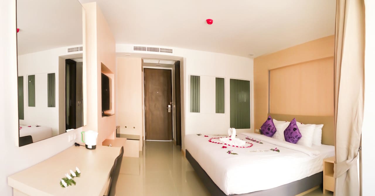 Honey in Deluxe Room Hotel Andatel Grandé Patong Phuket