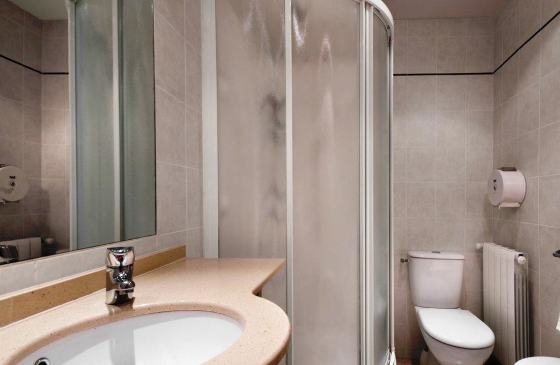 Salle de bain chambre superieure hotel icare Hôtel Icare