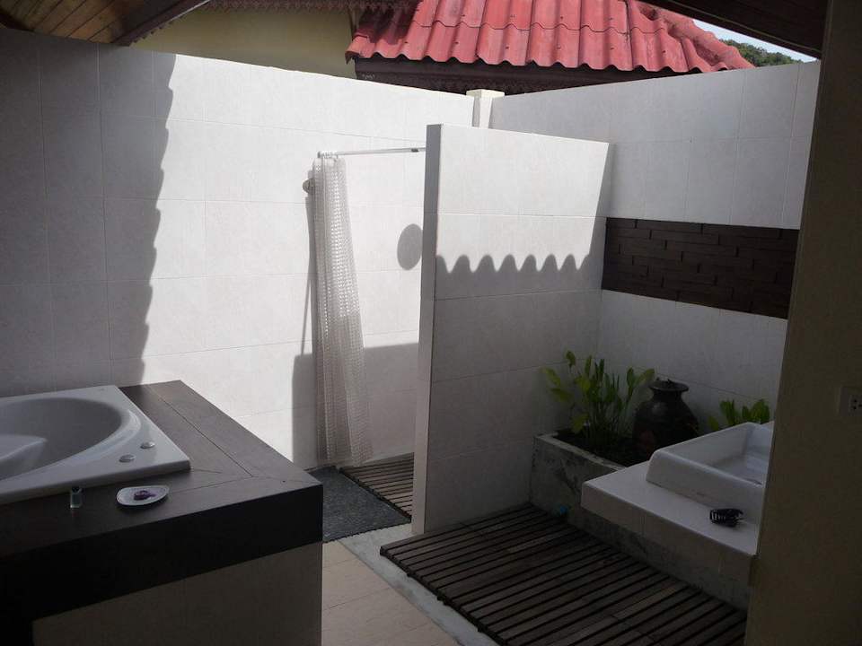 Badezimmer mit Dusche, Springbrunnen & Whirlpool! Long Bay Resort Koh Phangan