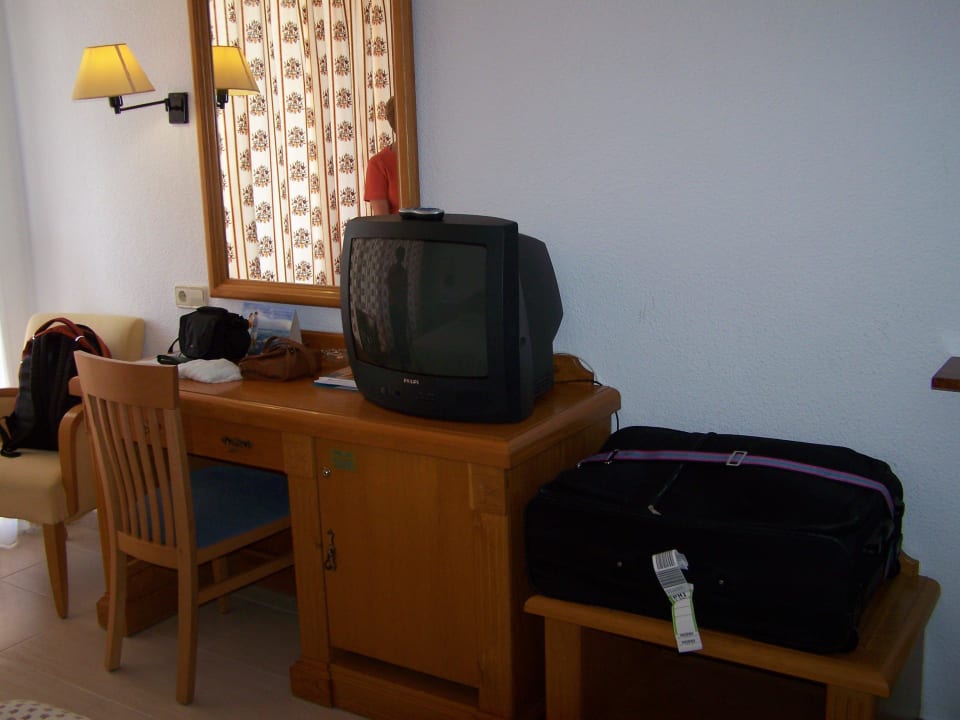 Schreibtisch, TV, Minibar, Kofferablage Valentin Reina Paguera