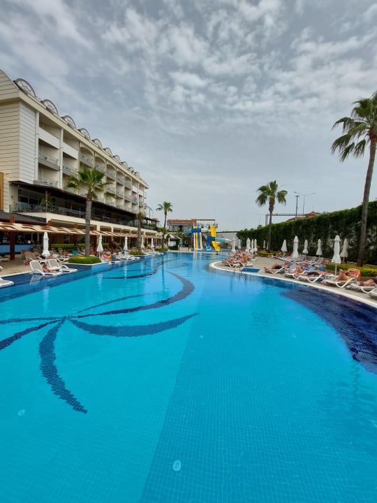 Pool Mary Hotel Side