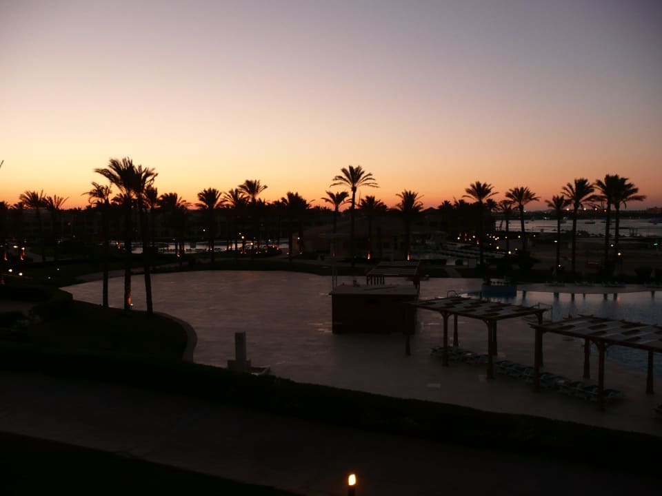 Wundervoll romantische Abendstimmung Cleopatra Luxury Resort Makadi Bay