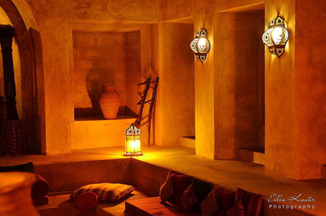 Eine von etlichen Sitzlandschaften Hotel Bab Al Shams Desert Resort & Spa