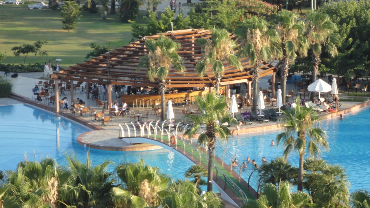 Poolanlage mit Poolbar Lara Barut Collection