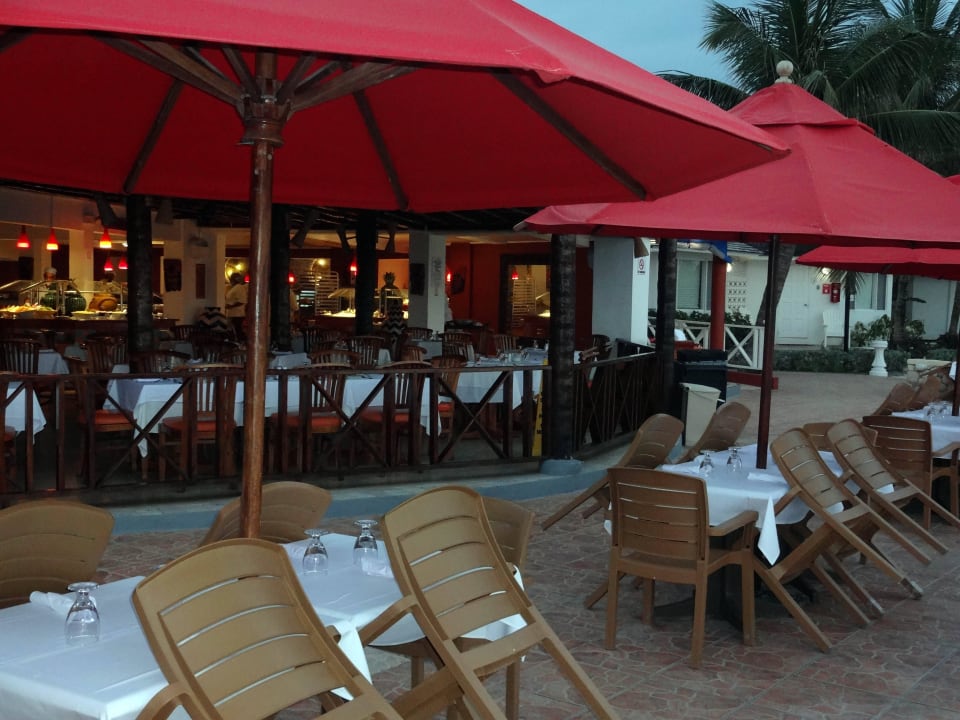 Außenterrasse Grand Muthu Club Caribbean Runaway Bay