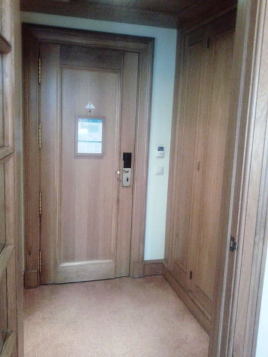 Flur, rechts Einbauschrank Hotel The Cliff Bay (PortoBay)