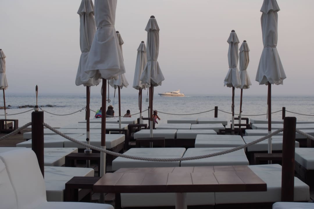 Strandbar und Strandliegen Amàre Beach Hotel Marbella - Adults only