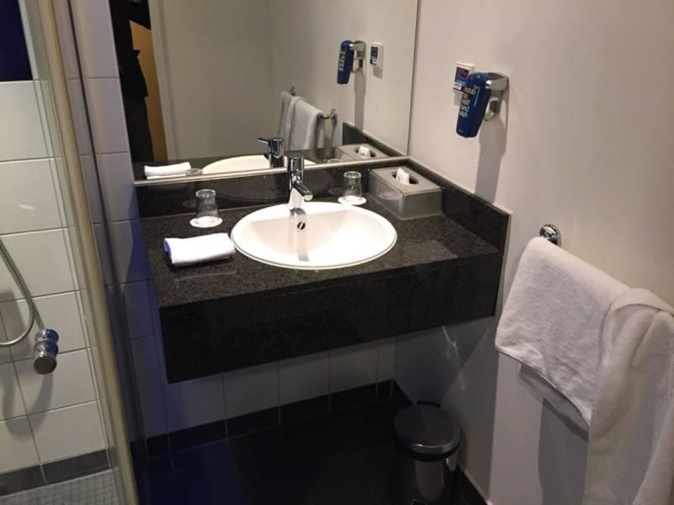 Bathroom Park Inn by Radisson Frankfurt Airport