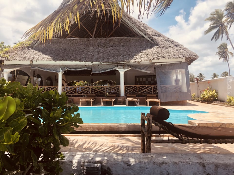 Pool Zanzibar Bahari Villas