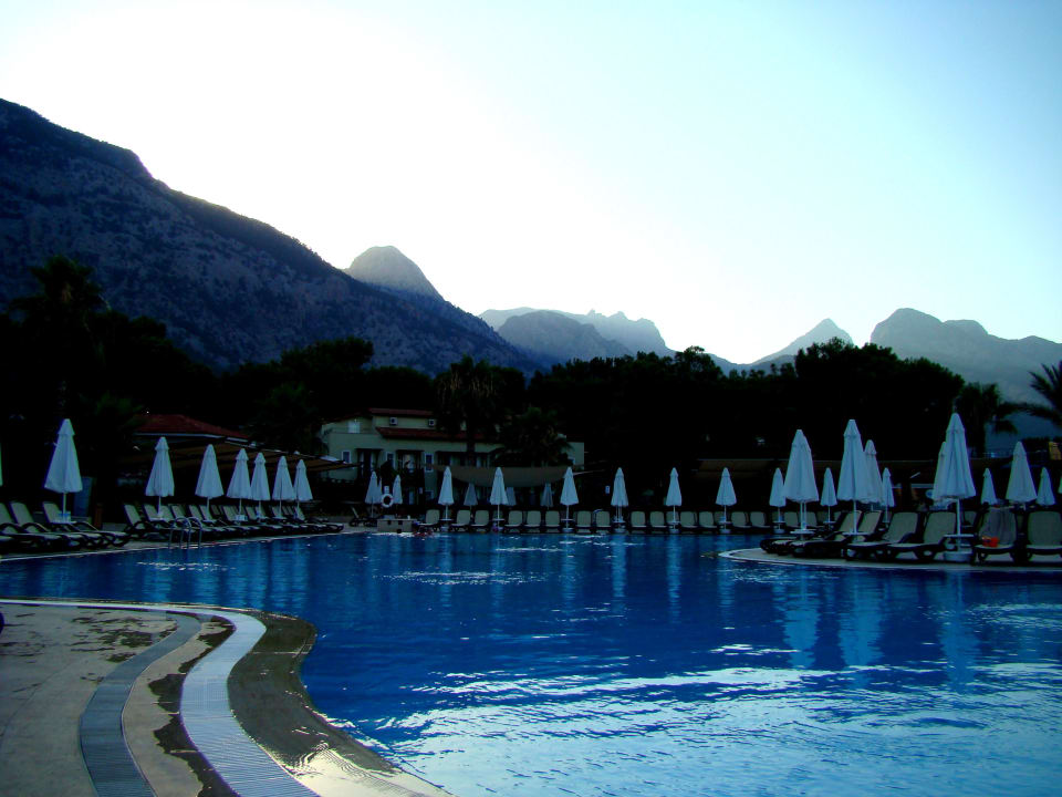 Бассейн Crystal Flora Beach Resort