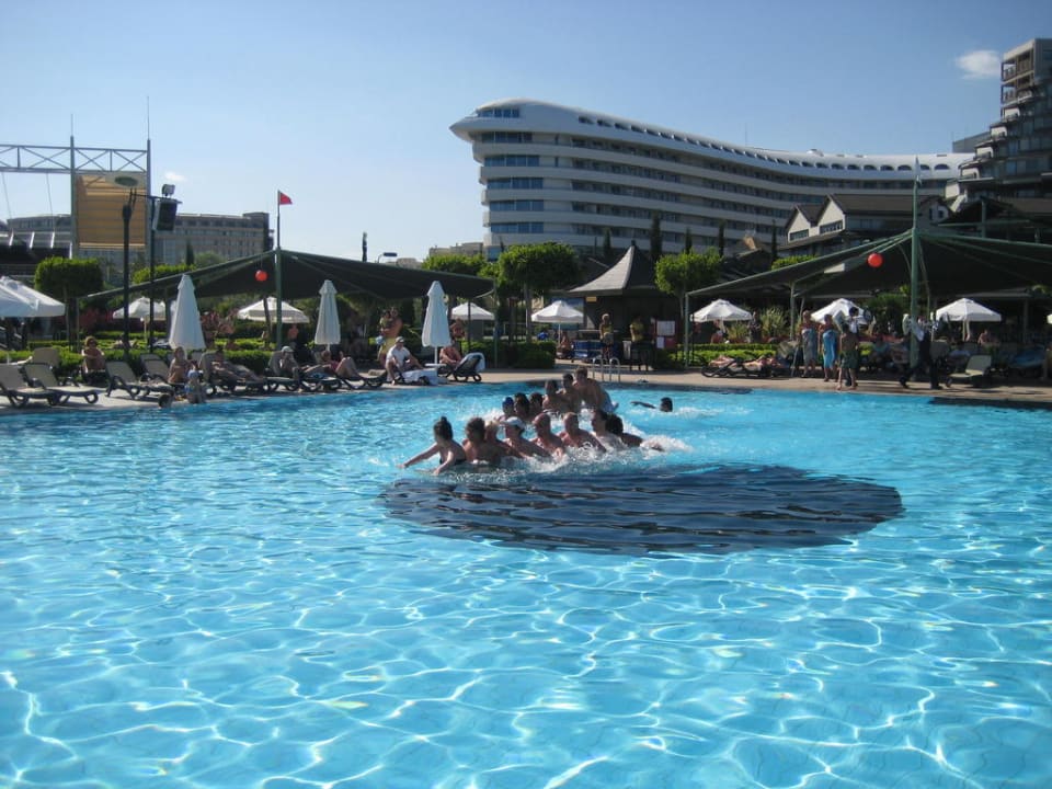 Poolgame mit den Animateuren Limak Lara Deluxe Hotel & Resort