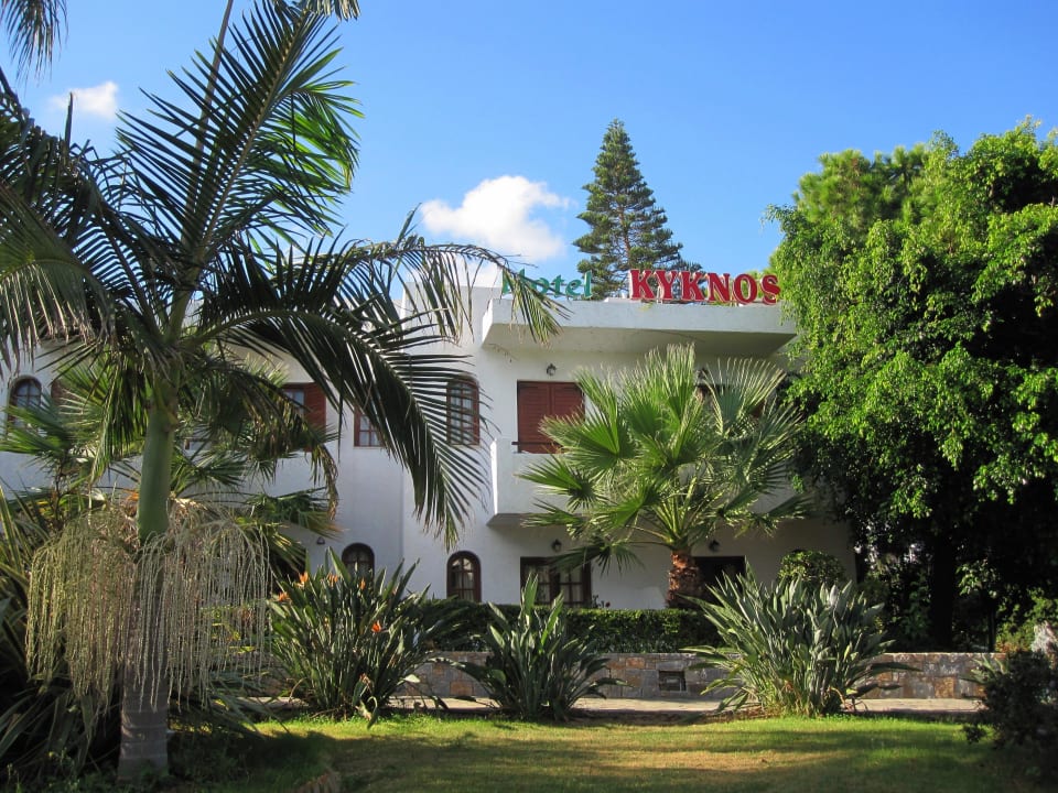 Ansicht an der Hoteleinfahrt Sentido Kyknos Beach Adults Only 16+