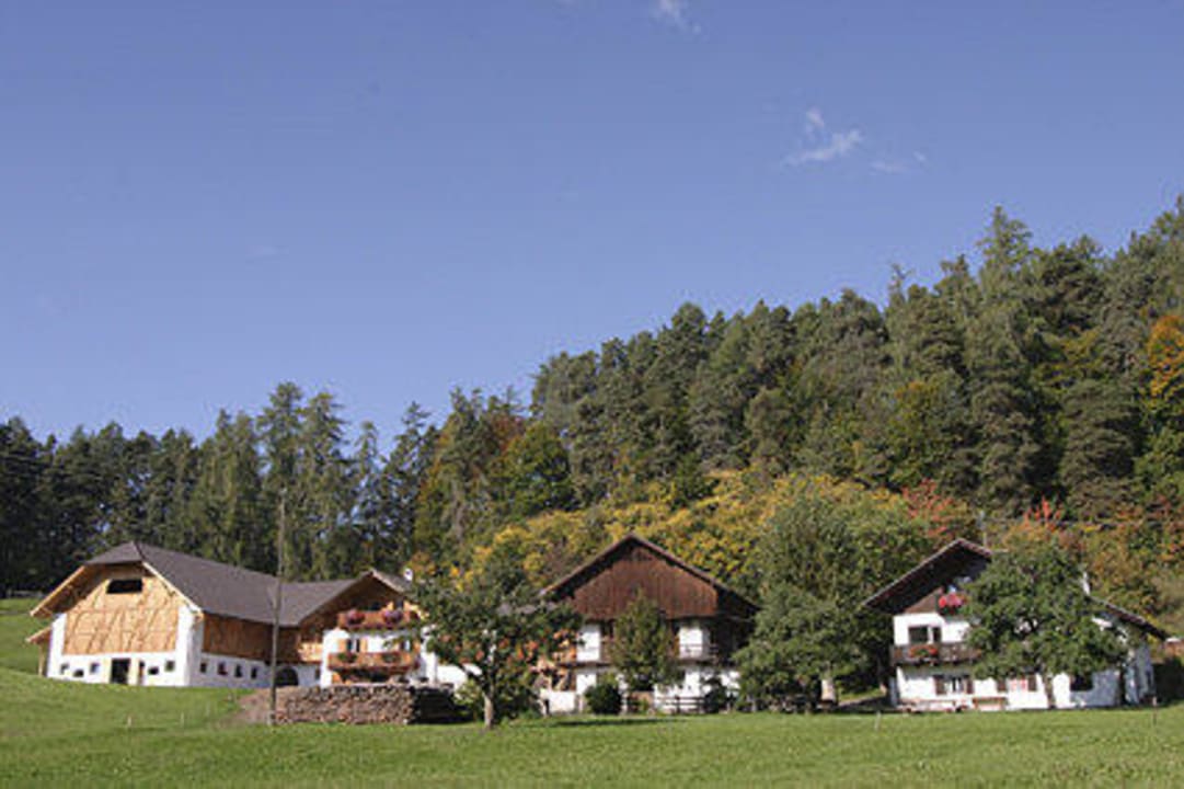 Bauernhof in Südtirol mit vielen Tieren Bauernhof Neuhof