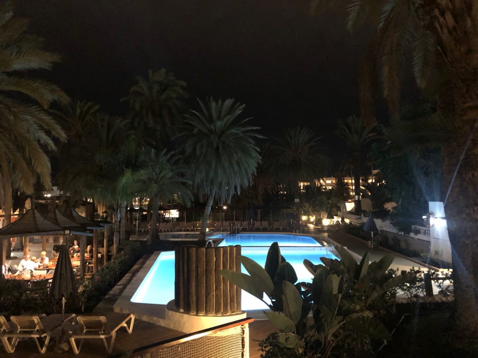 Pool HL Miraflor Suites Hotel