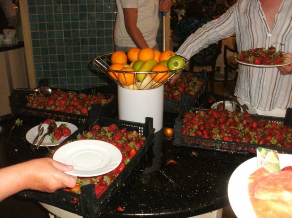 Erdbeersaison Sunrise Resort Hotel